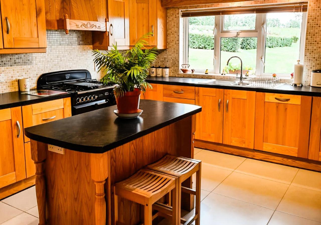 Moat Holiday Rental Lisnaskea Esterno foto